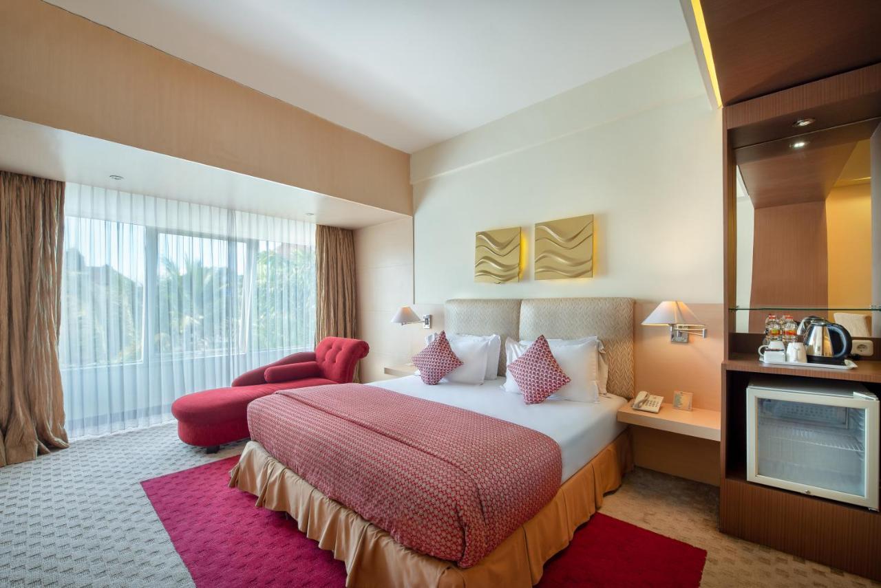 Lux Tychi Hotel Маланг Экстерьер фото